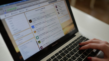 Более трети российских школьников проводят в Интернете 8 часов в сутки
