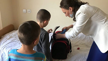 Кузнецова передала вывезенных из Сирии детей родственникам