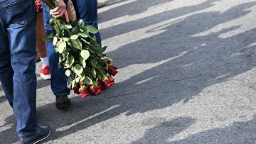 Мужчина похитил 50 алых роз в подарок девушке в Петербурге