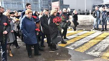 Омбудсмен Москалькова возложила цветы на месте теракта в "Крокус Сити Холле"
