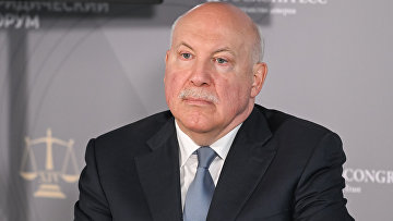 Мезенцев: обновленная Конституция дает ответ на вопрос о приоритете духовного над материальным