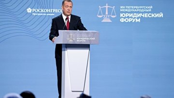 Медведев заявил о необходимости многополярного мира в международном праве
